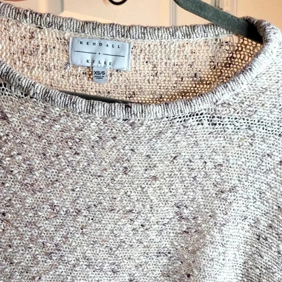 Kendall + Kylie Long Sleeve Boho Cropped Knit Sweater. Small - Picture 4 of 6